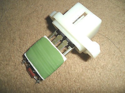 резистор мотора печки под педалью газа (реостат)
